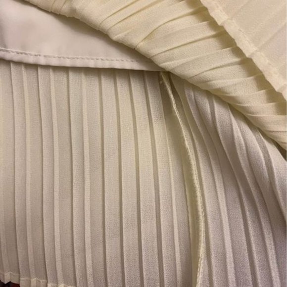 UNIQLO Lemon Yellow Chiffon Pleated Skirt pants size xs - Picture 5 of 6